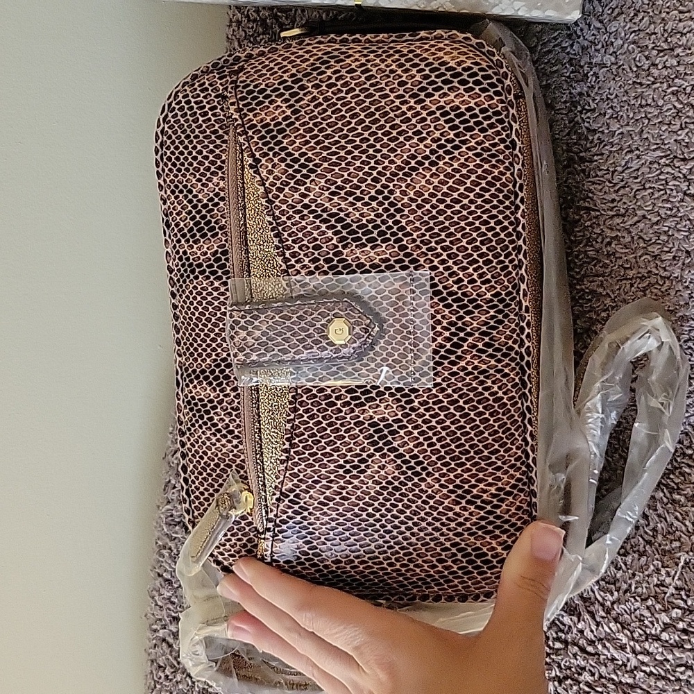 Gili leather crossbody bag. NWOT.